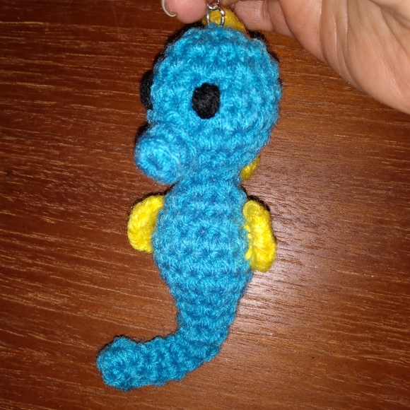 NEW Keychain Seahorse Purse Tag Blue Crochet HANDCRAFTED - Picture 6 of 7